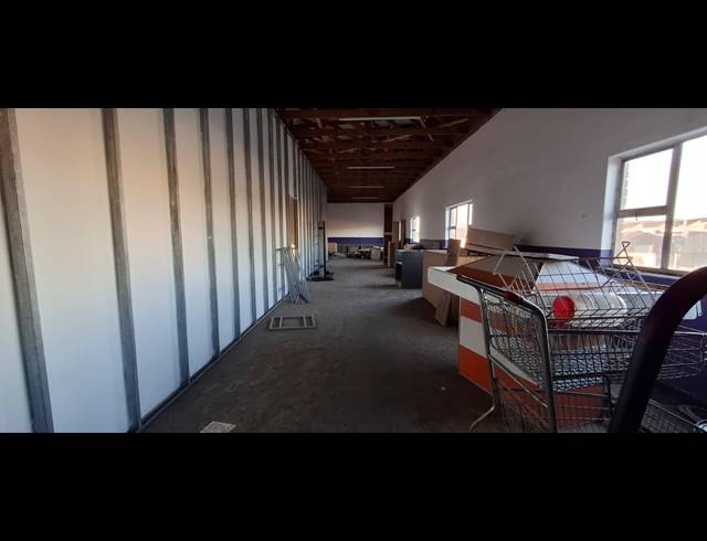 1,265M² BUILDING FOR SALE IN APEX